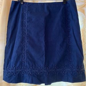 Boden Seville Skirt in navy blue. Embroidered detail. Small slit in back. Sz 12A